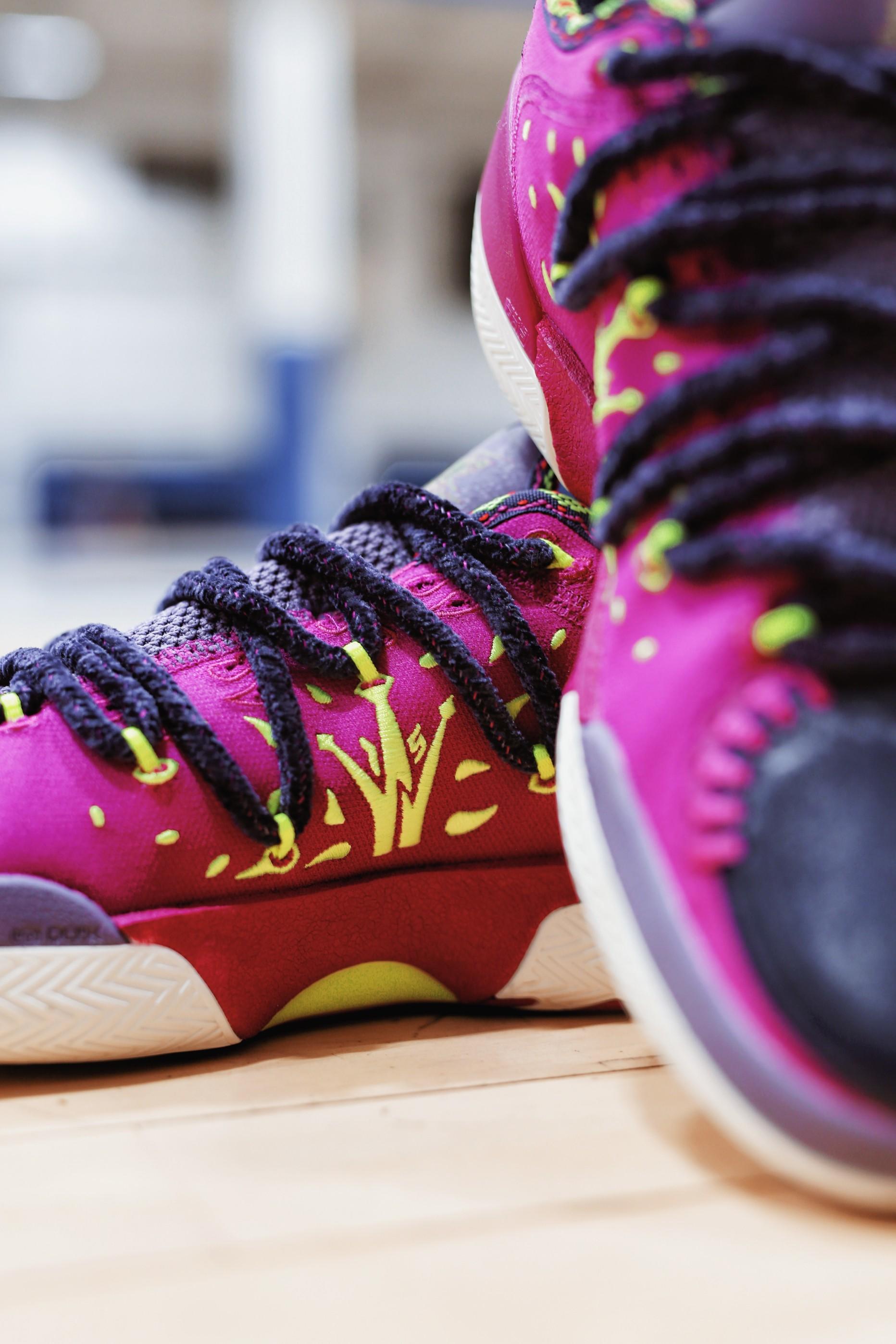 2025识货年度鞋王|把MVP的温柔与统治力穿在脚上